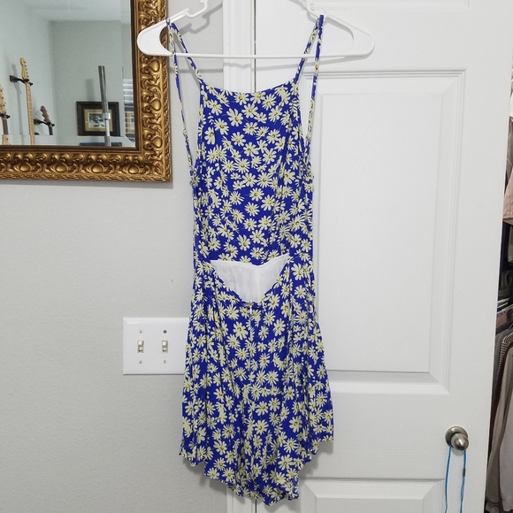 Backless daisy romper - Picture 2 of 2